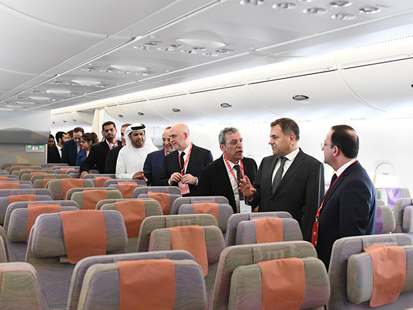 طائرة الإمارات الإيرباص A380 تهبط في بيروت